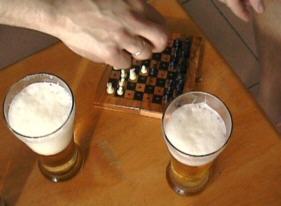 Evert Wijtema and Wim van Gelder relax by playing chess.