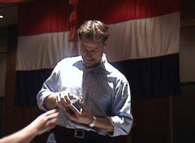 Mark Uitenbroek of the organizing committee receives a thank-you gift