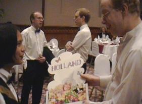 Concertmaster Marcel Dohmen explains what Holland means (in the back Hans Kuerten and Wim van Gelder)