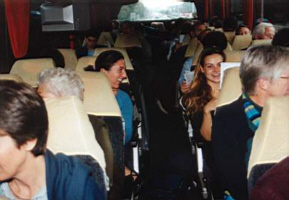 Net als in Thailand weer in de bus, nu is het alleen wat kouder buiten.