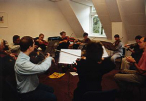 De altsectie repeteert (ze zijn ook blij dat Job niet meedoet).