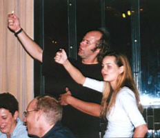 Inge en Frans menen Marco Borsato op het podium te herkennen.