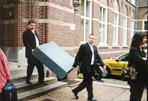 Het gerucht kan niet langer ontkend worden: de vierde hoboist werd in een kist afgevoerd.