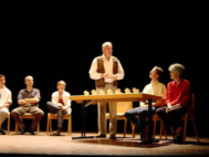 Jury-voorzitter Hans Dullaert houdt de spanning erin.