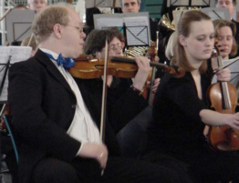 Marcel Dohmen nog ��n maal in aktie bij het PSO. Rechts zijn opvolger Saskia Luyendijk.